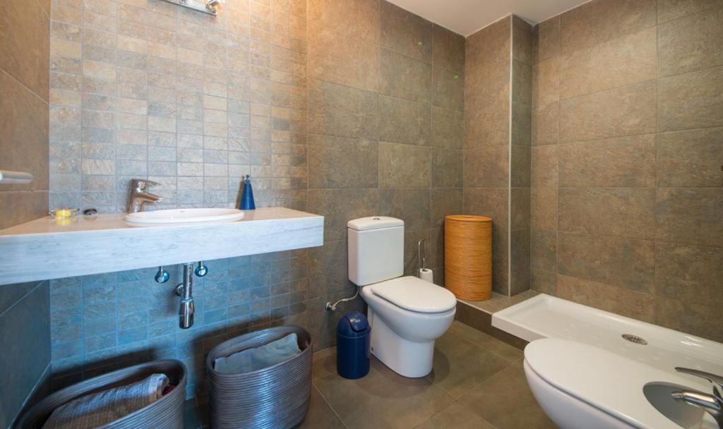 Magnificent Apartment Close To The Beach سان أدريان دي بيزوس المظهر الخارجي الصورة