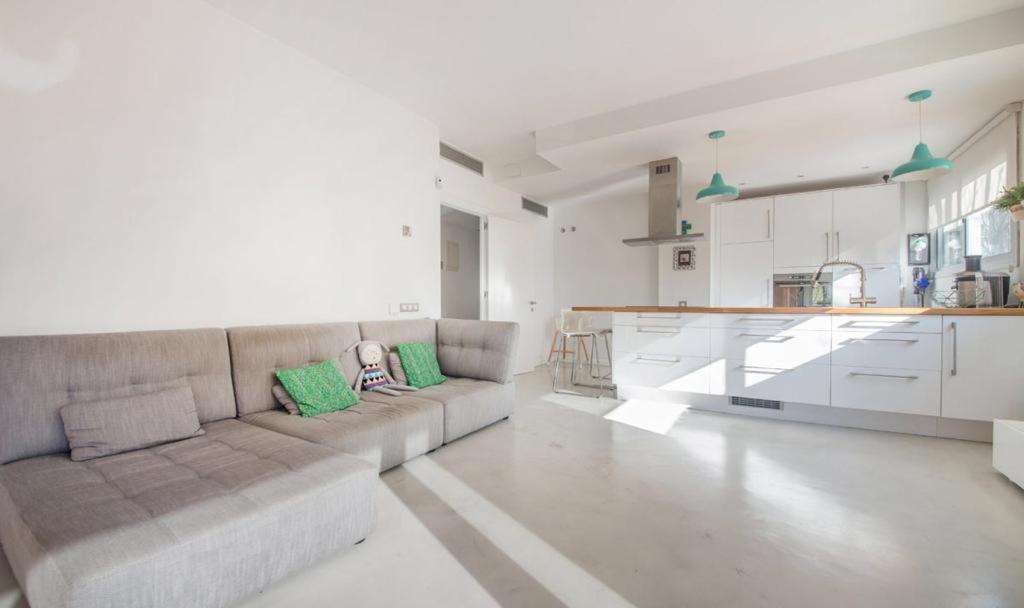 Magnificent Apartment Close To The Beach سان أدريان دي بيزوس المظهر الخارجي الصورة